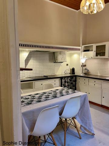 A vendre, Bordeaux centre historique, élégant appartement de 3 pièces d'environ 70 m²