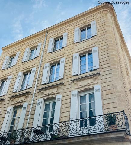 A vendre, Bordeaux centre historique, élégant appartement de 3 pièces d'environ 70 m²