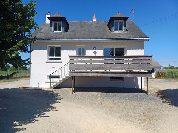 Maison sur sous-sol 4 chambres avec dépendance - VERNANTES (49390)