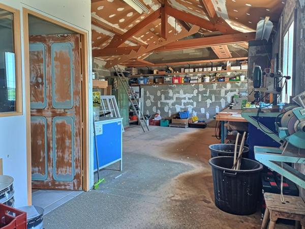 Maison sur sous-sol 4 chambres avec dépendance - VERNANTES (49390)