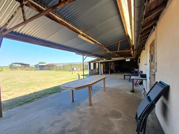 Maison sur sous-sol 4 chambres avec dépendance - VERNANTES (49390)