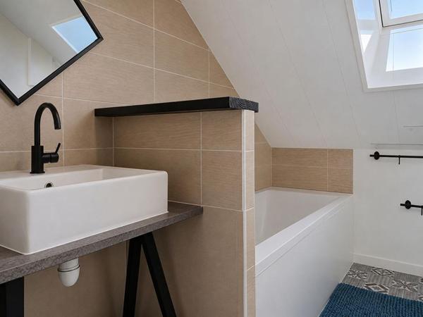 Maison sur sous-sol 4 chambres avec dépendance - VERNANTES (49390)