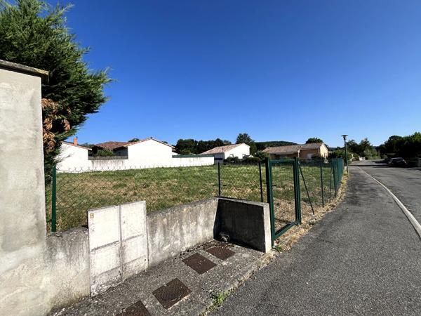 LAVELANET TERRAIN VIABILISÉ 639 m2