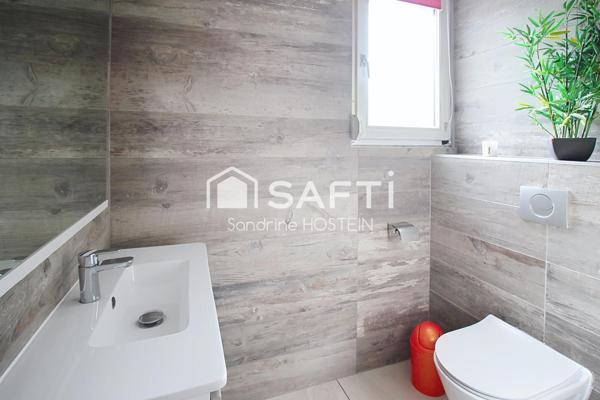 Maison de 117m2 hab avec 4 chambres, 2 terrasses et jardin.