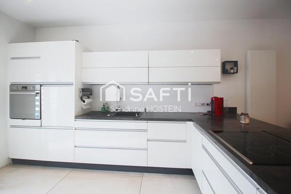 Maison de 117m2 hab avec 4 chambres, 2 terrasses et jardin.