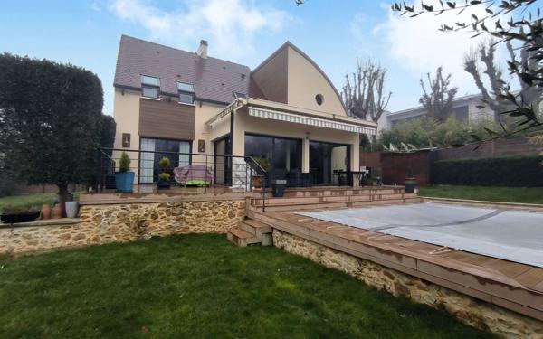 Maison à vendre    5 pièces •  Soisy-sur-Seine