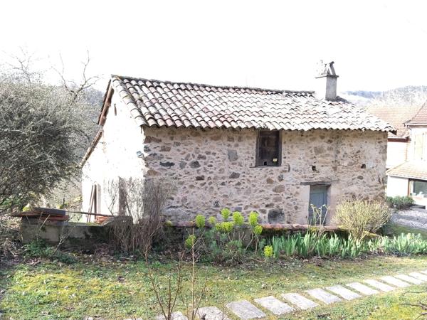 MAISON EN PIERRES