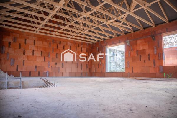 Maison neuve en cours de construction à Dourdan, offrant une excellente opportunité de personnaliser l’aménagement intérieur selon vos besoins. Profitez d’un cadre de vie moderne et serein, à quelques minutes des écoles, commerces et transports. D’une superficie d’environ 95 m², cette maison représente un investissement idéal pour un quotidien pratique et agréable.