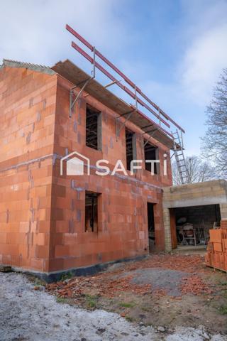 Maison neuve en cours de construction à Dourdan, offrant une excellente opportunité de personnaliser l’aménagement intérieur selon vos besoins. Profitez d’un cadre de vie moderne et serein, à quelques minutes des écoles, commerces et transports. D’une superficie d’environ 95 m², cette maison représente un investissement idéal pour un quotidien pratique et agréable.