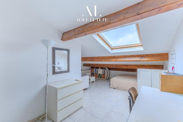 Marseille (13008) BARTEL - Duplex de 145 m² avec terrasse, double parking, box et cave