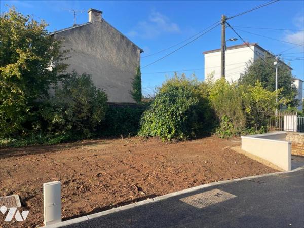 BUXEROLLES - RUE DU PLANTY - LOTISSEMENT DE 5 LOTS - 216 M²