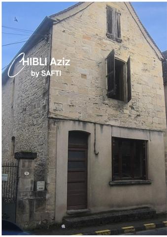 Maison de village en pierre au fort potentiel, idéale pour un projet de rénovation. Elle offre un séjour avec cuisine ouverte, deux chambres, une salle de bains et un WC indépendant. Charme de l’ancien, volumes à exploiter et belle opportunité pour résidence principale ou investissement.