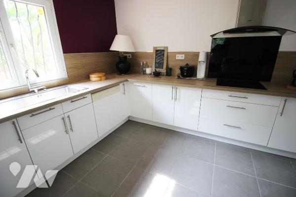 Magnifique villa de 155 m2 (avec piscine & vue mer) sur terrain de 1668 m² à Septèmes-Les-Vallons