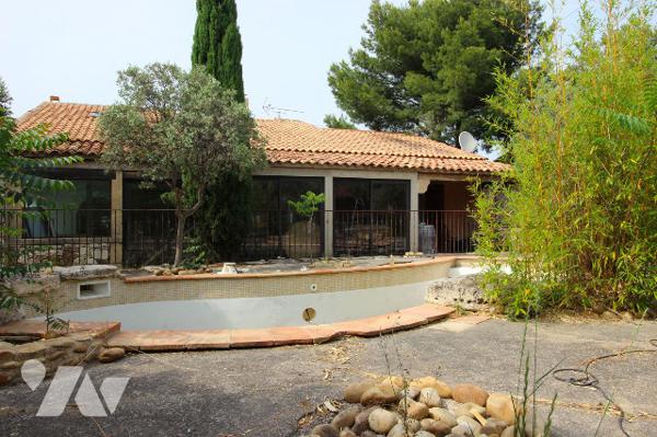 Magnifique villa de 155 m2 (avec piscine & vue mer) sur terrain de 1668 m² à Septèmes-Les-Vallons