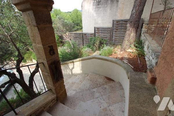 Magnifique villa de 155 m2 (avec piscine & vue mer) sur terrain de 1668 m² à Septèmes-Les-Vallons