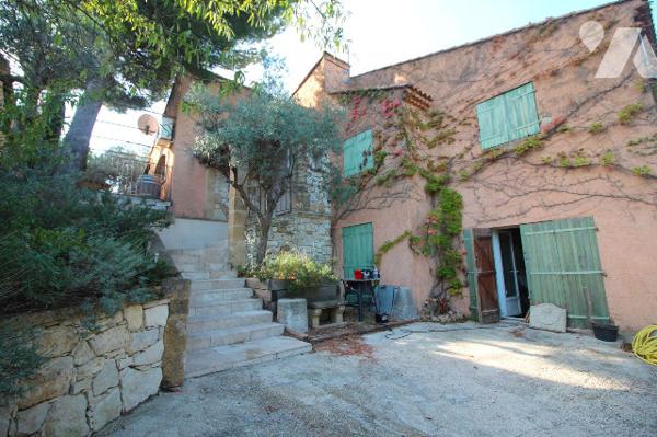 Magnifique villa de 155 m2 (avec piscine & vue mer) sur terrain de 1668 m² à Septèmes-Les-Vallons