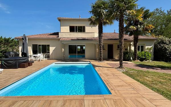 Maison à vendre    4 pièces •  Saint-Augustin