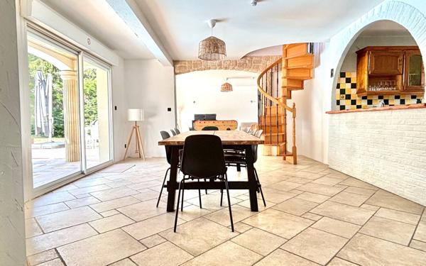 Maison à vendre    4 pièces •  Saint-Augustin