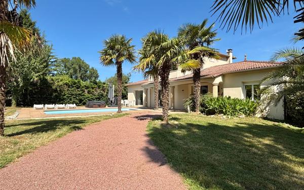 Maison à vendre    4 pièces •  Saint-Augustin