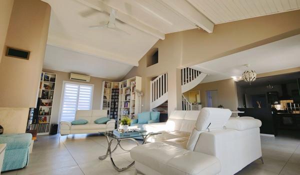 Maison coup de coeur de 6 pièces avec piscine, véranda, emplacement privilégié, SAINT JEAN D'ILLAC (33)