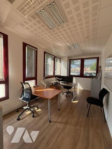 ILE DE NANTES BUREAUX EN PLEINE PROPRIETE AVEC PARKINGS