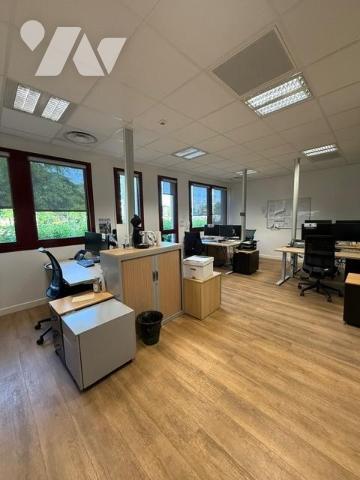 ILE DE NANTES BUREAUX EN PLEINE PROPRIETE AVEC PARKINGS