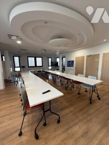 ILE DE NANTES BUREAUX EN PLEINE PROPRIETE AVEC PARKINGS