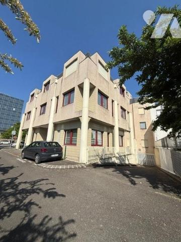 ILE DE NANTES BUREAUX EN PLEINE PROPRIETE AVEC PARKINGS