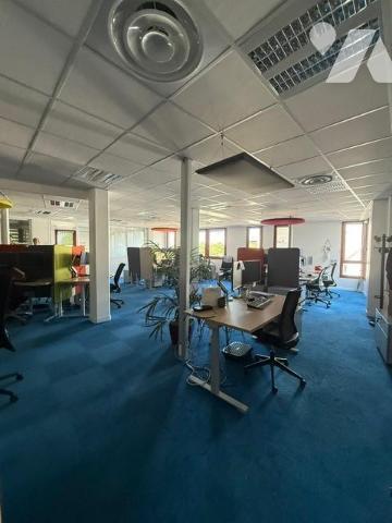 ILE DE NANTES BUREAUX EN PLEINE PROPRIETE AVEC PARKINGS