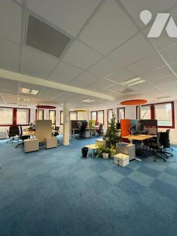 ILE DE NANTES BUREAUX EN PLEINE PROPRIETE AVEC PARKINGS