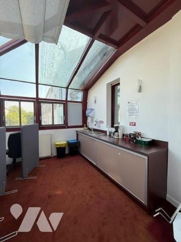 ILE DE NANTES BUREAUX EN PLEINE PROPRIETE AVEC PARKINGS