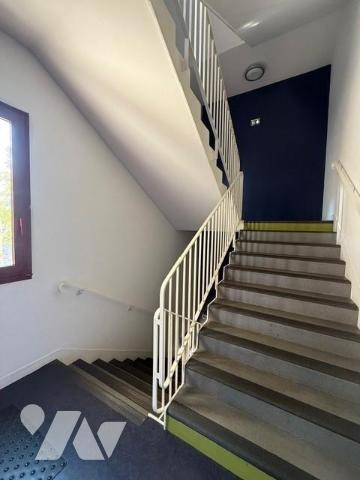 ILE DE NANTES BUREAUX EN PLEINE PROPRIETE AVEC PARKINGS