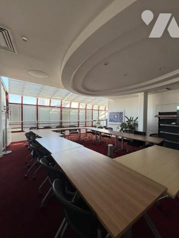 ILE DE NANTES BUREAUX EN PLEINE PROPRIETE AVEC PARKINGS