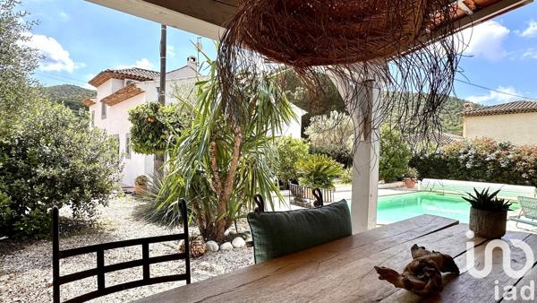 Maison 7 pièces de 204 m² à Hyères (83400)
