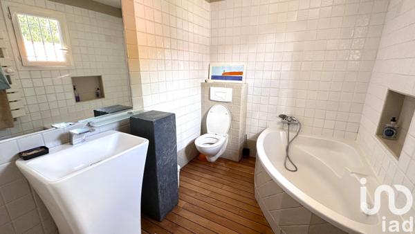 Maison 7 pièces de 204 m² à Hyères (83400)