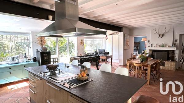 Maison 7 pièces de 204 m² à Hyères (83400)