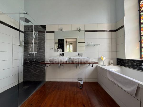 DEMEURE DE PRESTIGE FACE AUX SANCTUAIRES DE LOURDES