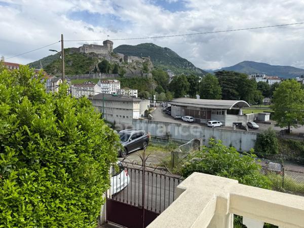 DEMEURE DE PRESTIGE FACE AUX SANCTUAIRES DE LOURDES