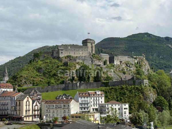 DEMEURE DE PRESTIGE FACE AUX SANCTUAIRES DE LOURDES