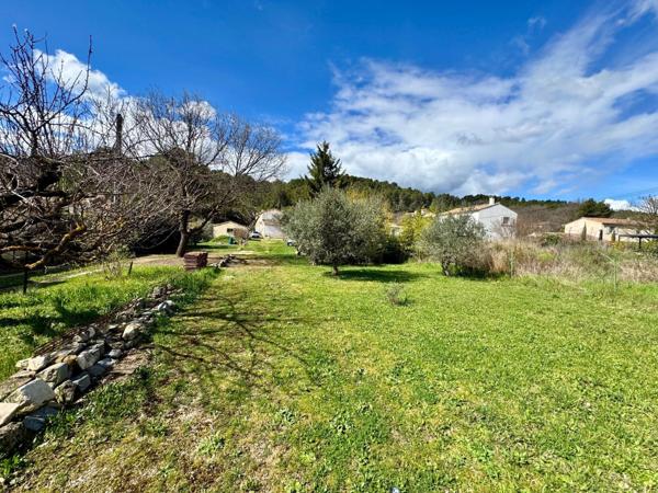 Terrain plat constructible de 500m²