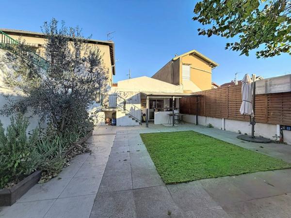 Commerce à vendre 13 pièces de 302 m²