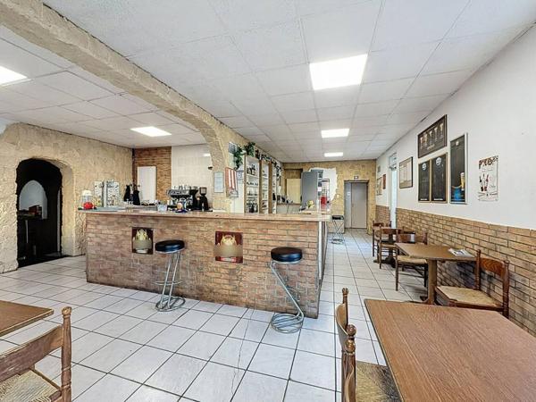 Commerce à vendre 13 pièces de 302 m²