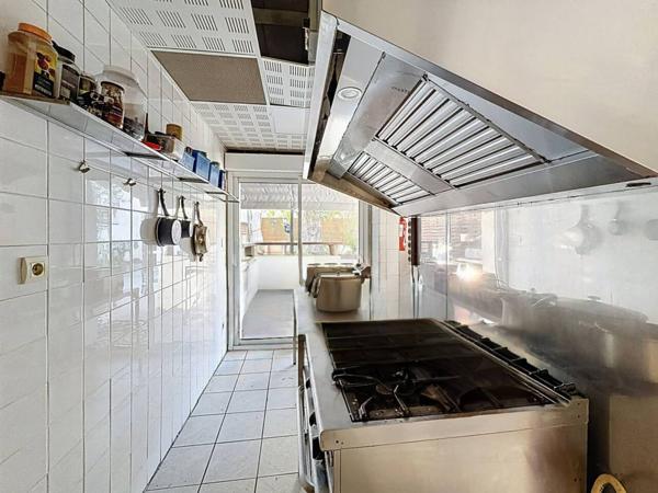 Commerce à vendre 13 pièces de 302 m²