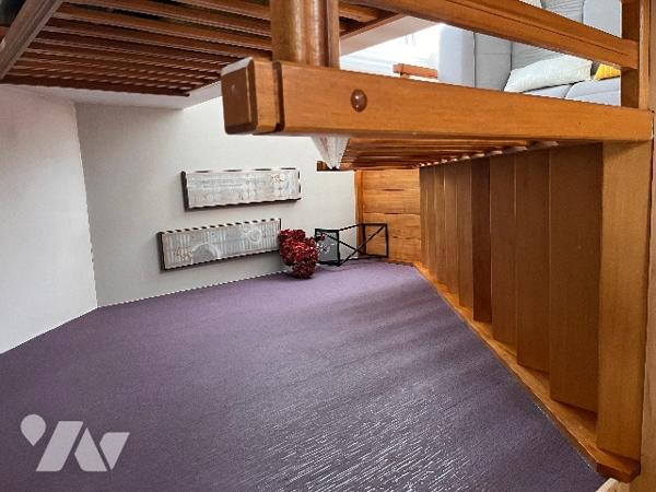 Pavillon avec au rez-de-chaussée : grande pièce de vie salle/salon + cuisine aménagée + 4 chambres