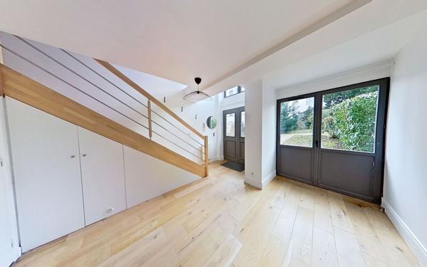 Appartement à louer    3 pièces •  Champagne-au-Mont-d'Or