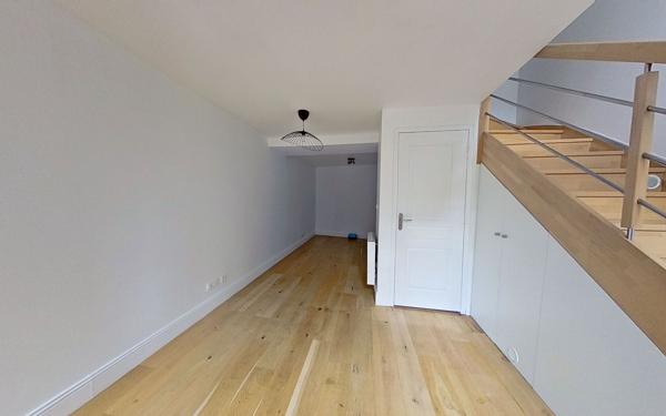 Appartement à louer    3 pièces •  Champagne-au-Mont-d'Or