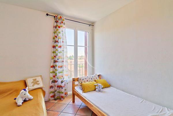 APPARTEMENT TYPE 4 DE 83 M2 AVEC BALCON AU CALME PARKING SECURISE ET CAVE