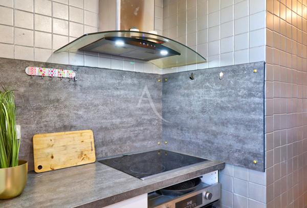 APPARTEMENT TYPE 4 DE 83 M2 AVEC BALCON AU CALME PARKING SECURISE ET CAVE