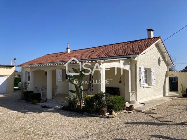 Maison 3 chs, double garage, piscine, joli terrain.