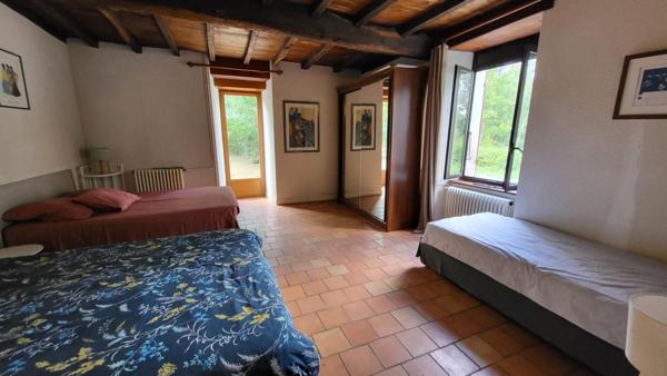 Ancienne fermette : maison  122 m² et grange  420 m² sur parcelle de 3ha environs à la campagne